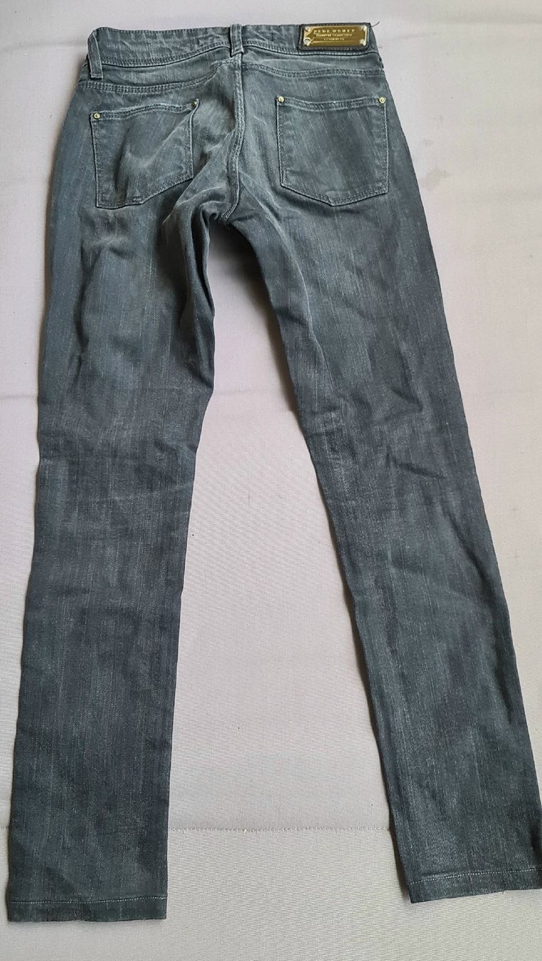 Zara Jeans: jeans droit en coton taille 34 – Usato da Genève venduto da Saleena 3
