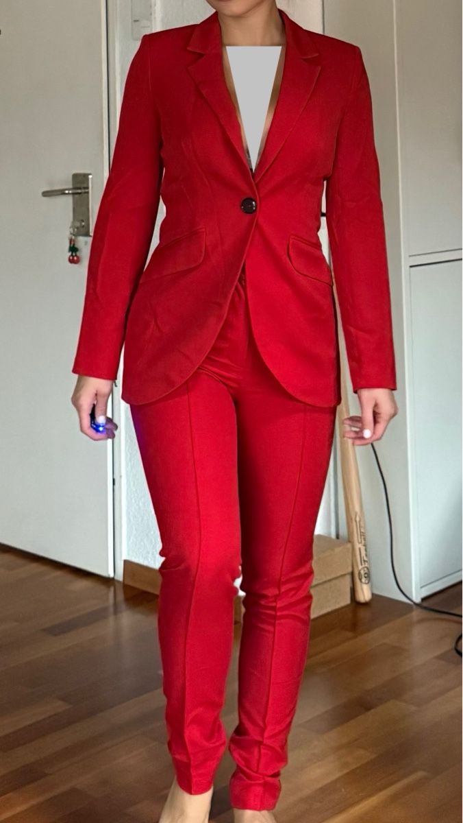 Completi & Tailleur: Red suit - size EU36 – Nuovo (secondo la descrizione) da Zürich venduto da eli_t8nw 1