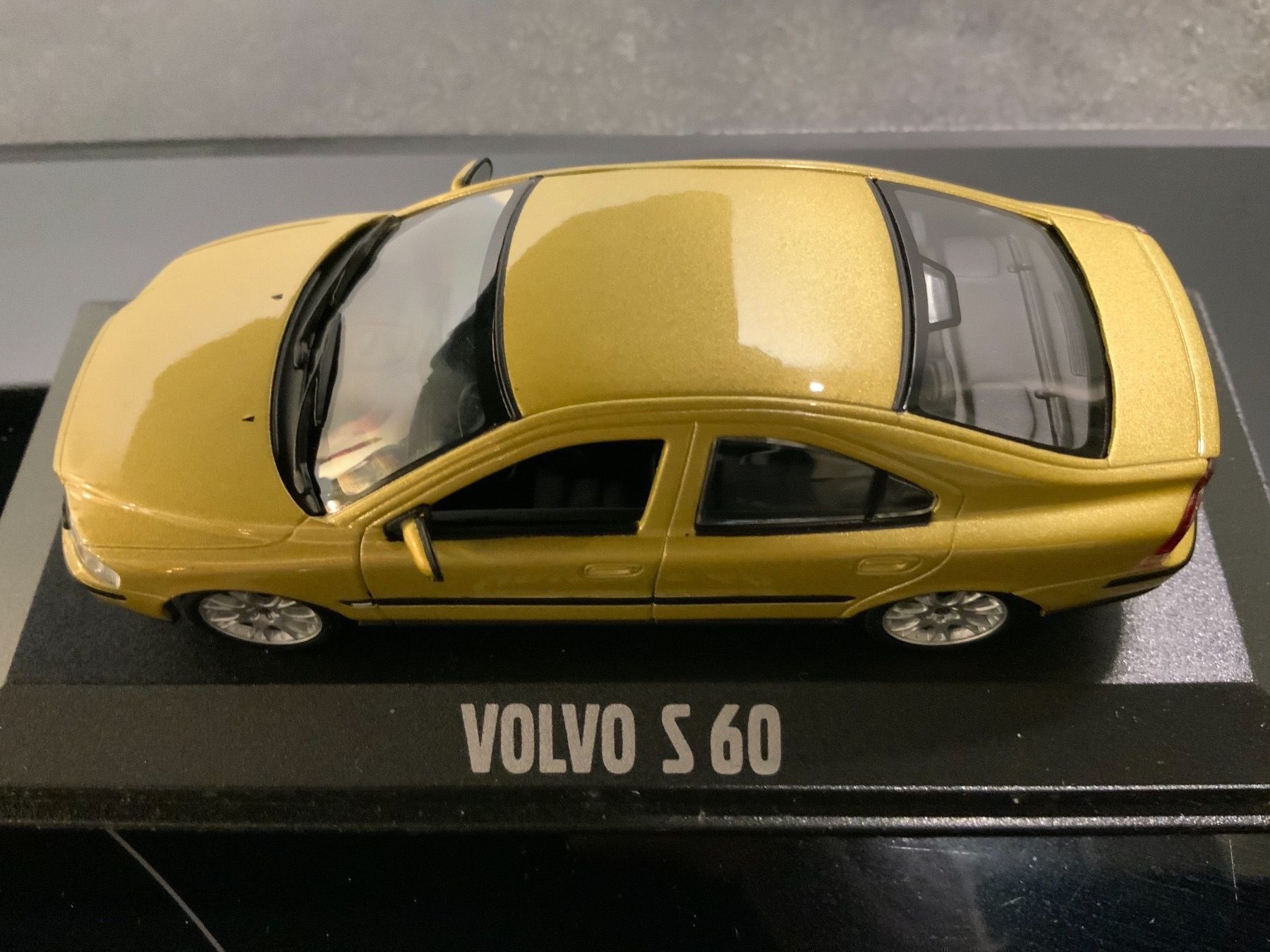 Volvo Modellautos: VOLVO S 60 im Massstab 1:43 – Neu und originalverpackt aus Erlenbach im Simmental von Model_box 7