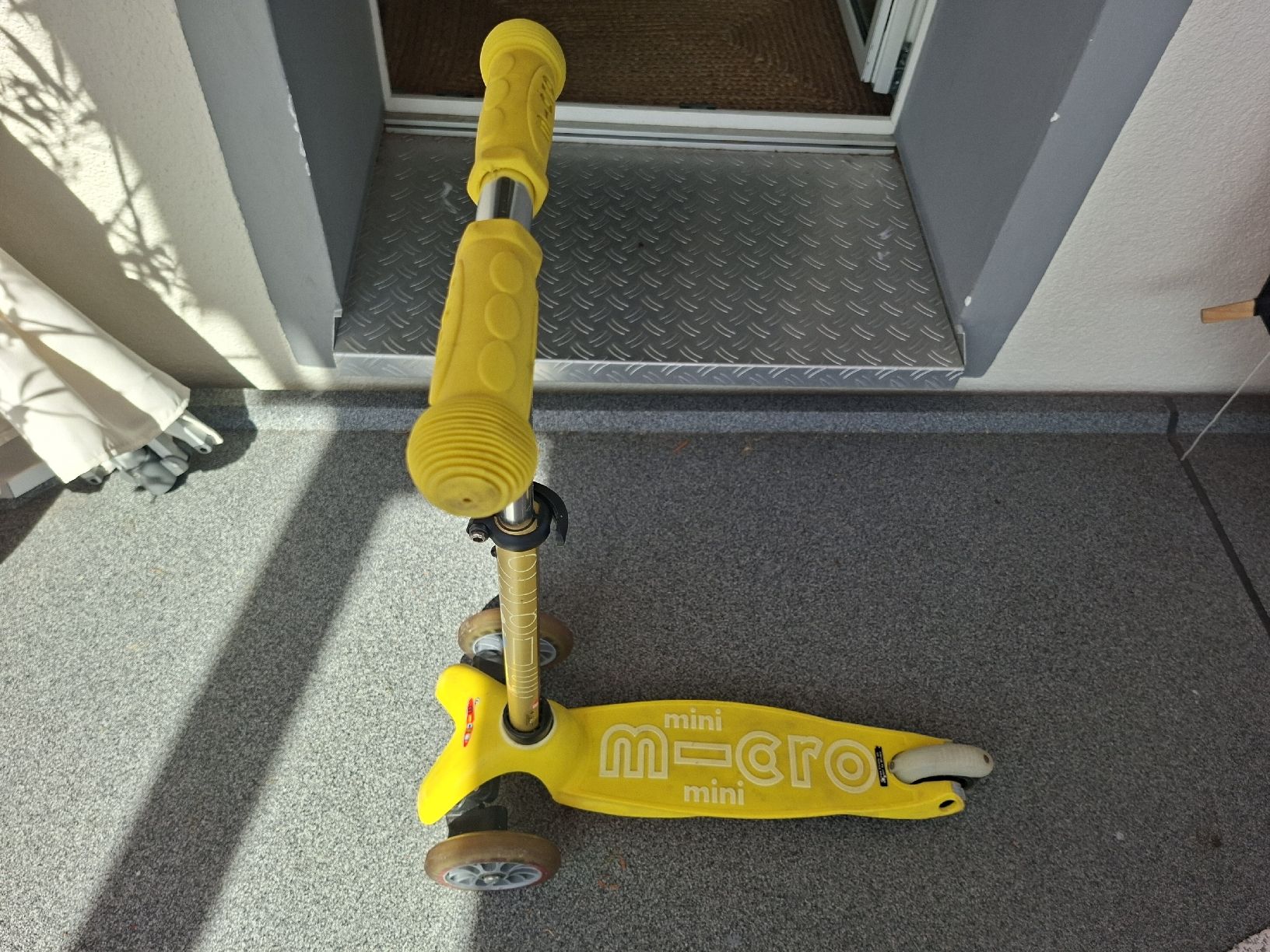 Micro Kickboard: Mini Micro Scooter Yellow – Gebraucht aus Zürich von Schlaef