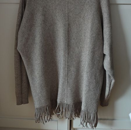 Strickpullover mit Fransen, Grösse M, Top Zustand!