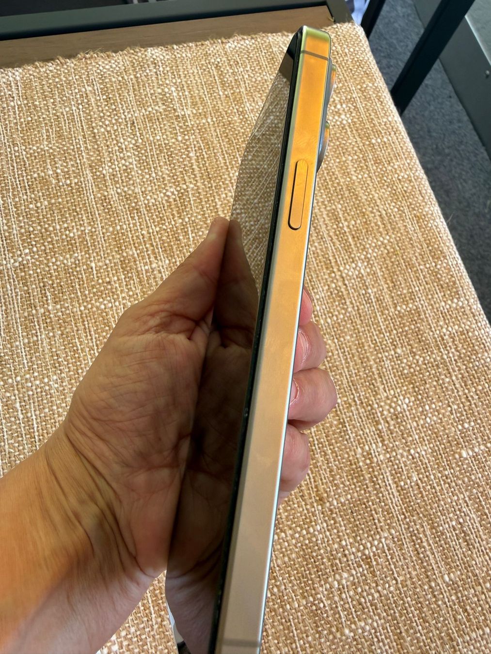 Apple Telefoni cellulari / Smartphones: iPhone 15pro max natural Titanium 256 GB – Usato da Ebikon venduto da el_carpincho 1