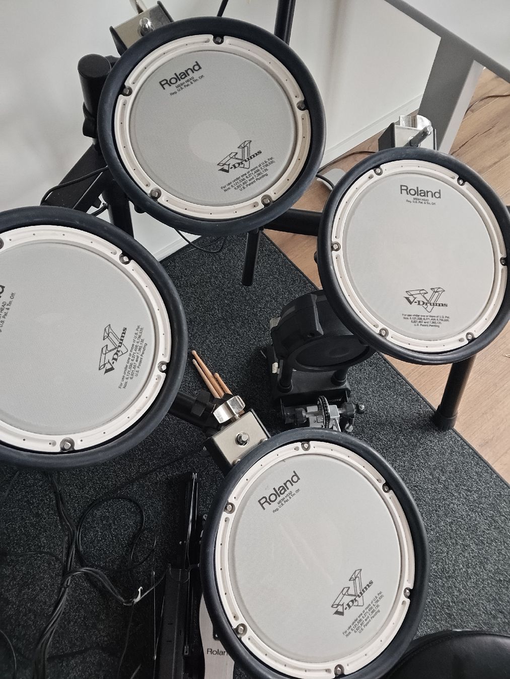 Roland Musikinstrumente: Roland V-Drums TD-11 Electronic Drum Set with Stool – Gebraucht aus Au ZH von Boringink 2