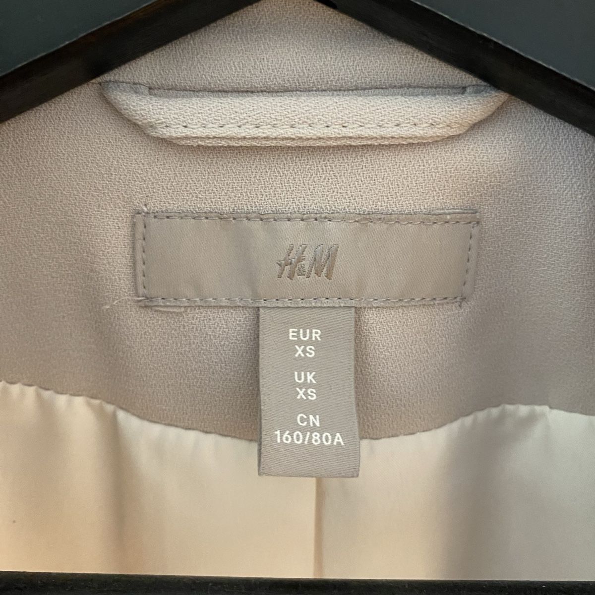 H&M Jacken: Wie neu beige Blazer H&M – Neu (gemäss Beschreibung) aus Langenthal von vik_v5ml 3