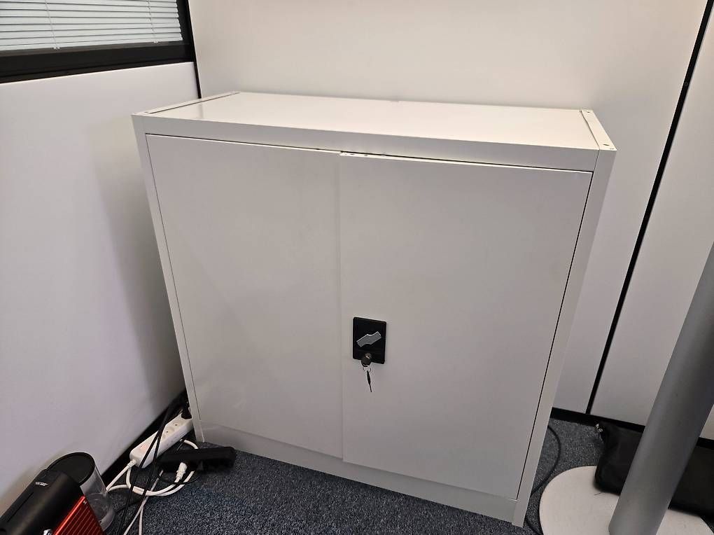 Armadi: Petite armoire métallique bureau – Usato da St-Sulpice VD venduto da al1che