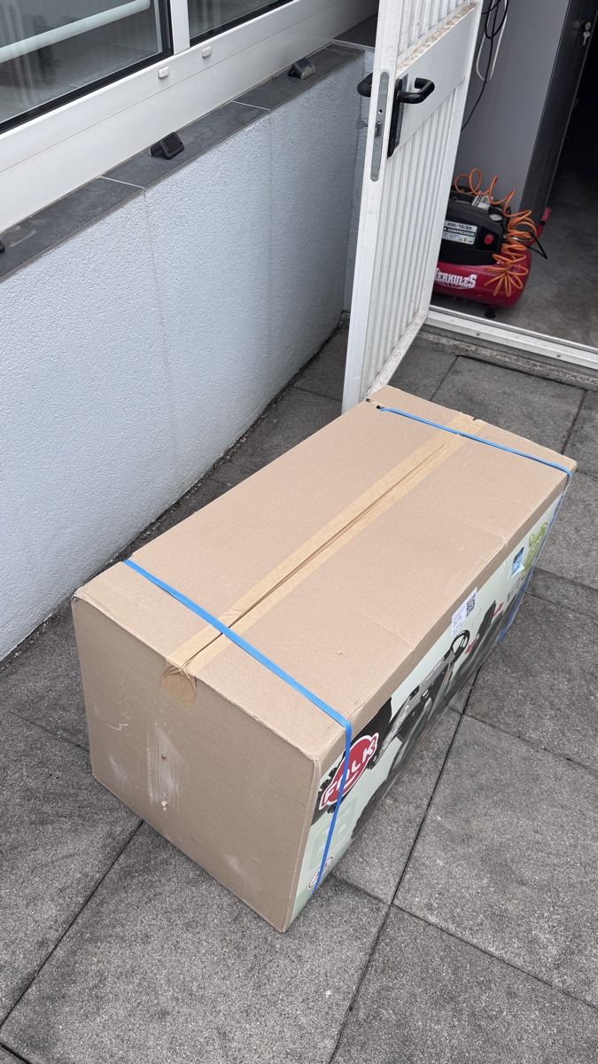 Fahrzeuge für Kinder: Trettraktor – Neu und originalverpackt aus Bad Ragaz von sam_gf8j 1