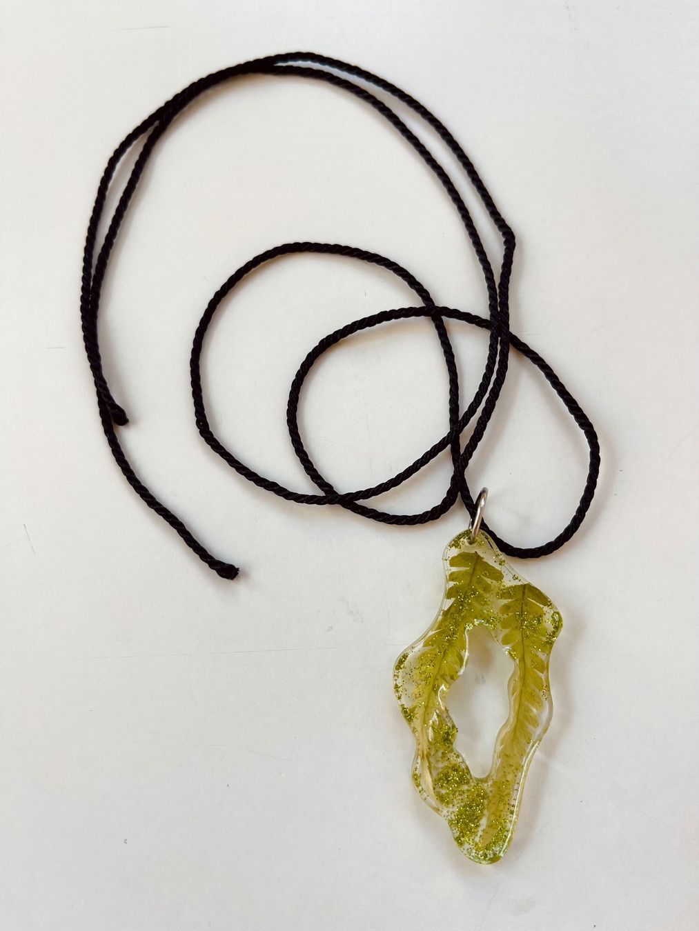 Pendentifs: Pendentif porte-bonheur Santé – Neuf avec emballage d'origine à Genève par Annilu