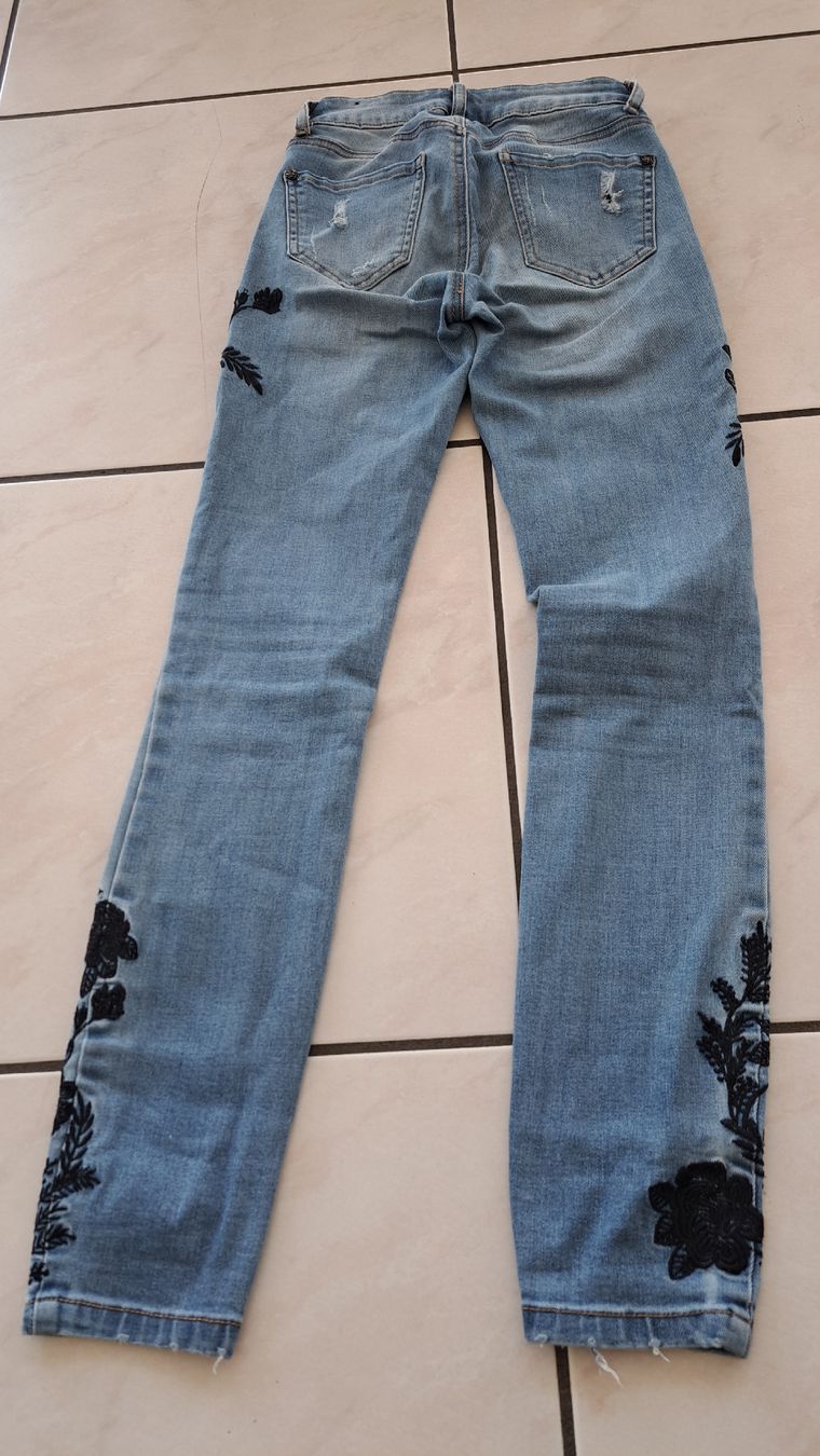 Pantaloni: jeans 34 – Usato da RIAZ venduto da Betty012 1