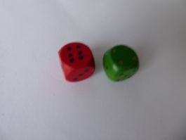 2 Würfel, Holz, Rot und Grün, 16mm