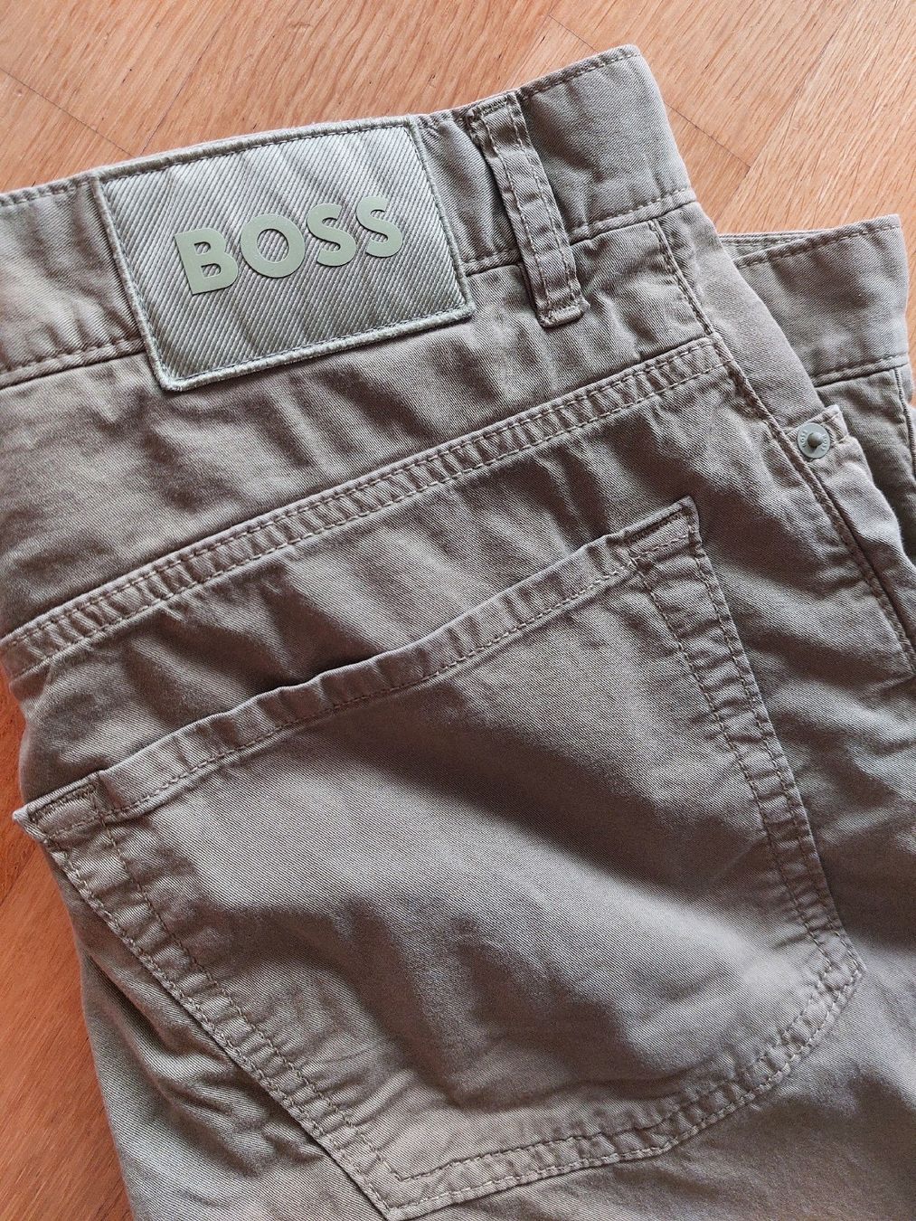 Hugo Boss Hosen: BOSS Hose Regular Fit Grün – Gebraucht aus Horgen von prinza