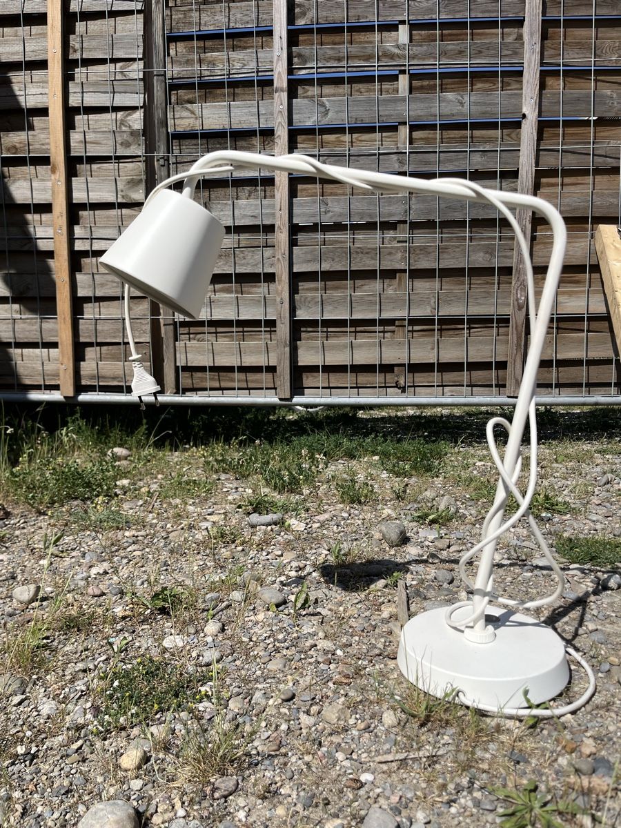 Lampade: Weisse Vintage Schreibtischlampe – Usato da Basel venduto da noldi.boldi
