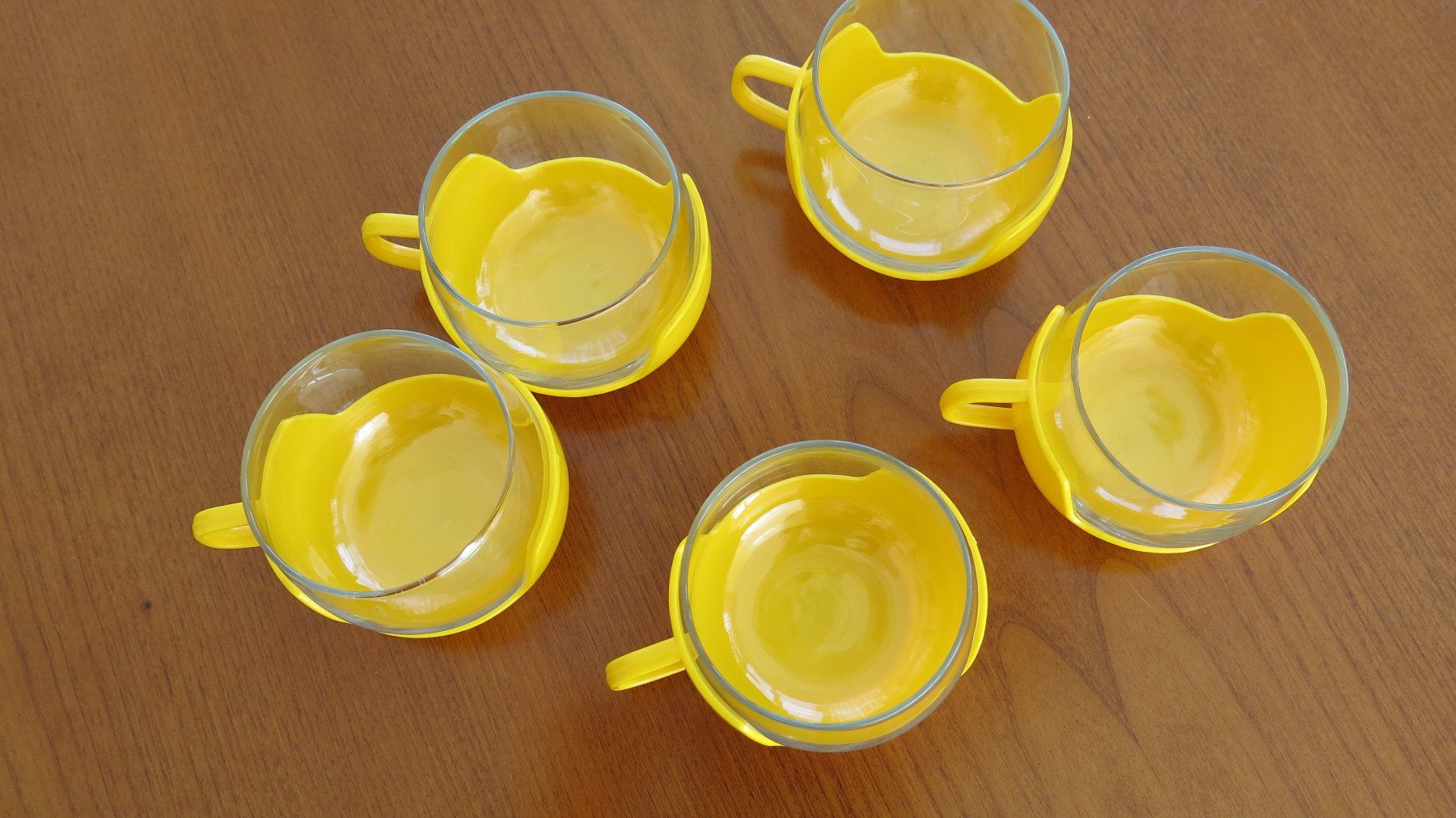 Set di piatti: Original 70ziger Jahre Teetassen – Usato da Lachen SZ venduto da artbyblondangel 4