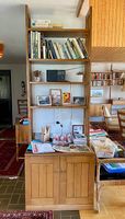 Büchergestell, Nussbaum