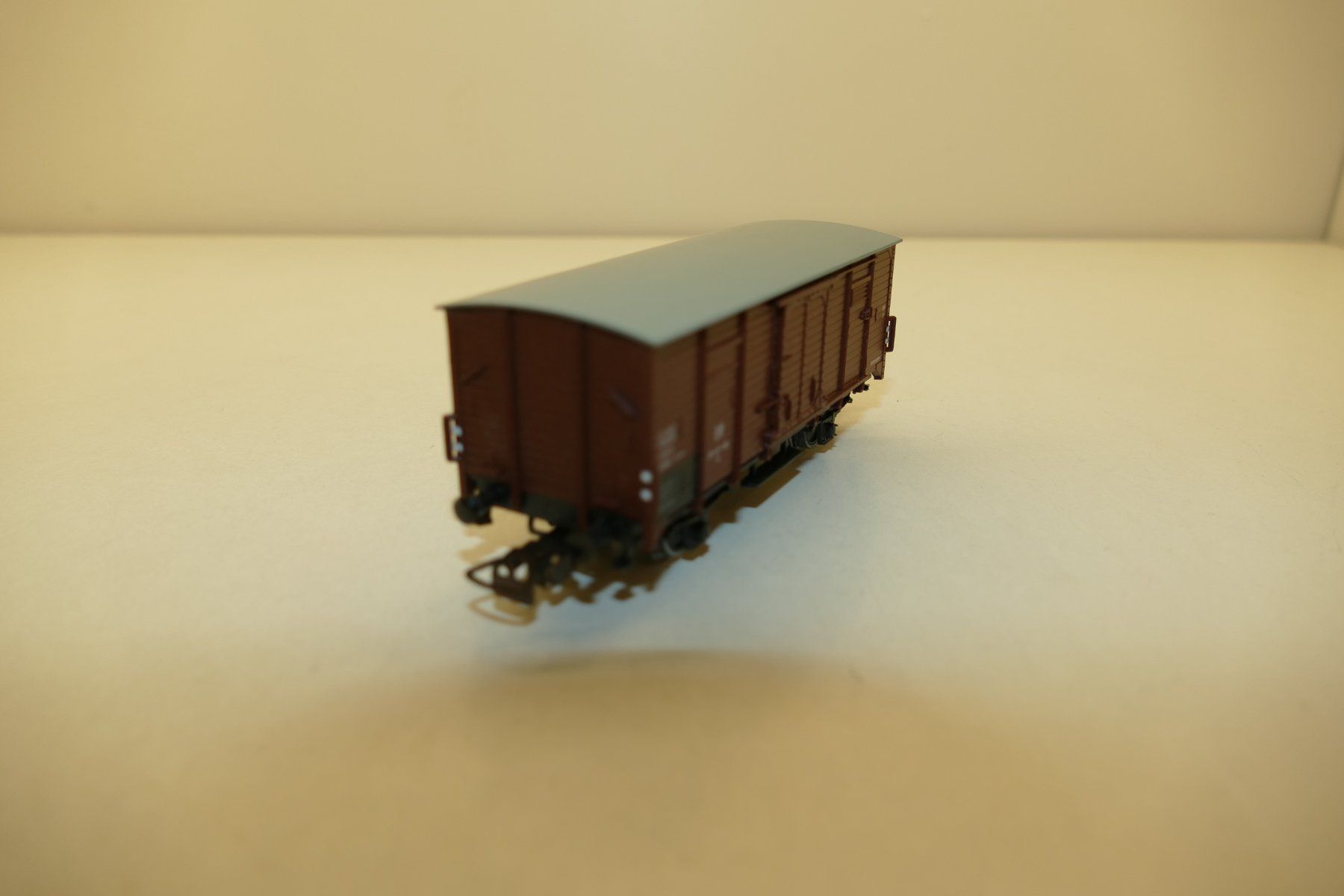 Piko Modellini di ferrovie: Piko H0: DR Güterwagen braun – Nuovo (secondo la descrizione) da Niederhasli venduto da rail-duerst 2