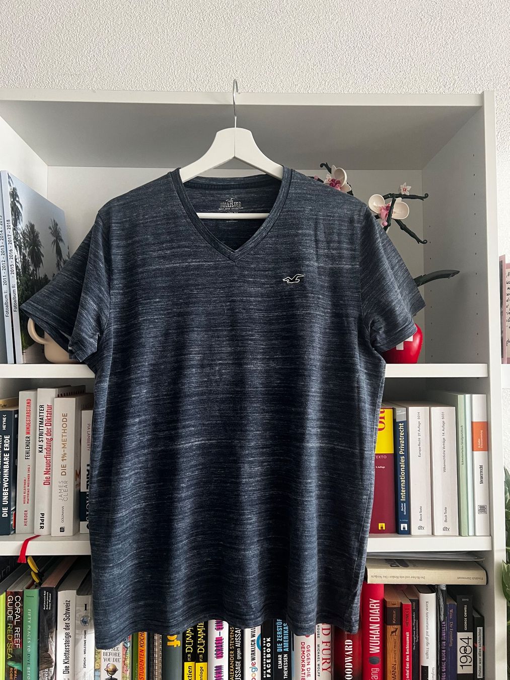 Hollister T-shirt: Hollister V-Neck Shirts 2er-Set – Usato da Lenzburg venduto da impulsive-buyer 1