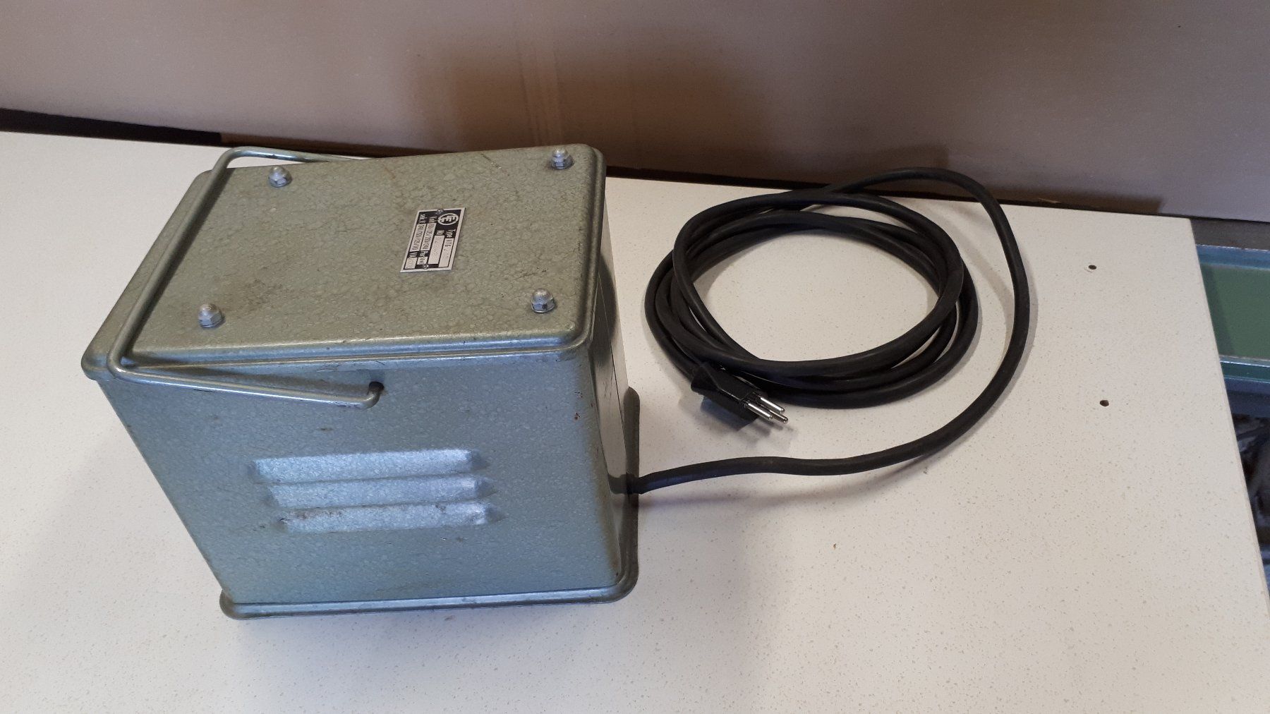 Componenti elettronici: Vorschalt Transformator VTG200, 2000VA, 110/220V – Usato da Madiswil venduto da 20gls 3
