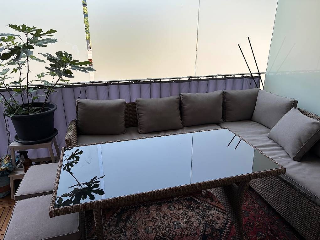Set di tavolo e panche: Balkon Lounge Set Rattan inkl. Tisch & Hocker – Usato da Wettingen venduto da babananacake_ 1