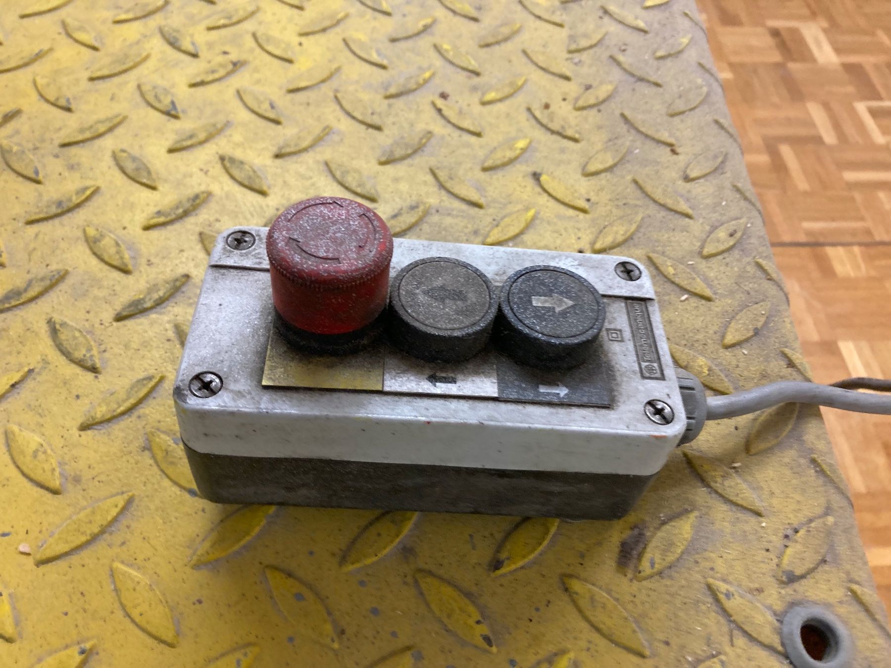 Hebebühne & Wagenheber: kleine Hebebühne elektrisch – Gebraucht aus Volketswil von  6