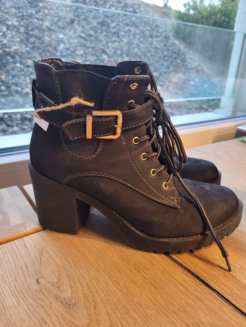 Chaussures femmes: Bottines taille 37 – D'occasion à Ecuvillens par loloall