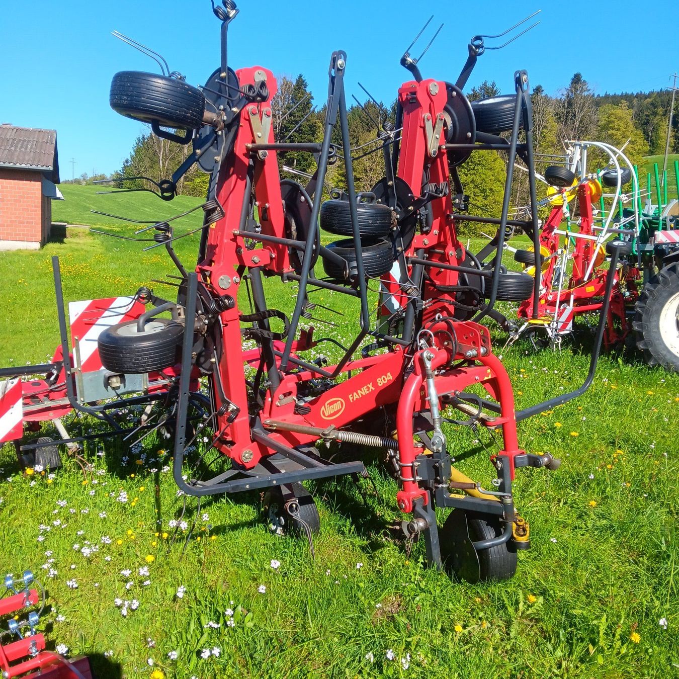 Vicon Tutte le macchine: Kreiselheuer Vicon 804 – Usato da Degersheim venduto da powertrac