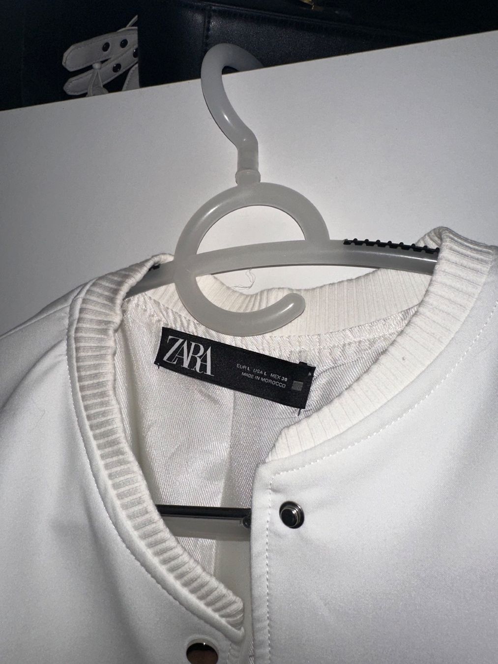 Zara Giacche: weisse crop Bomberjacke von Zara – Usato da Zürich venduto da kri_hy6t 1