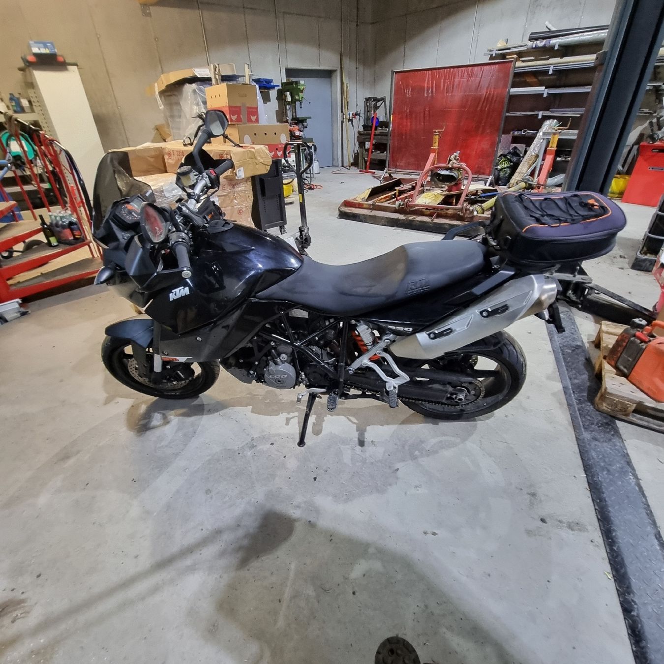 KTM Strada: ktm 990 Supermoto t – Usato da Hofstetten ZH venduto da neebu 3