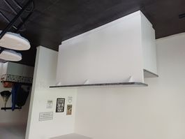 Bar Massiv mit Schubladen, Schränken und Steinplatte