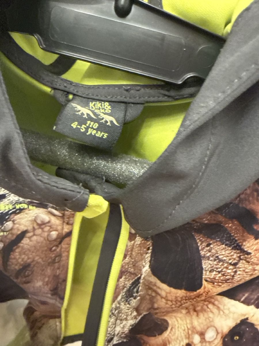 Jacken: Coole Dino-Jacke, Grösse 110 – Gebraucht aus Zollikerberg von mrelephanto78 3