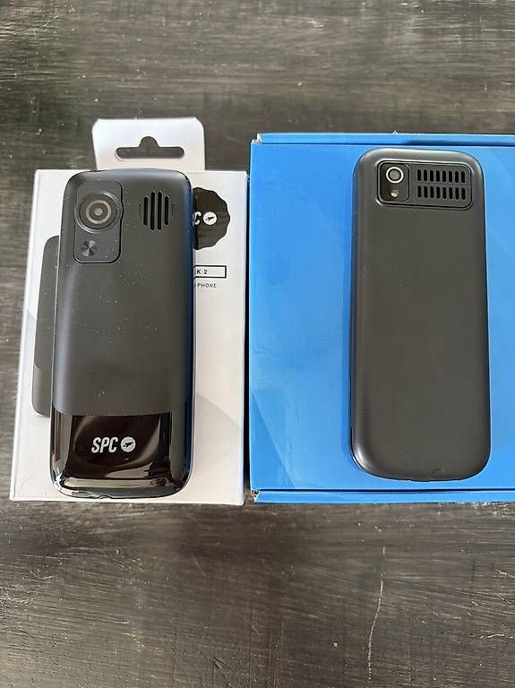 Telefoni cellulari / Smartphones: 4G Tastenhandys – Nuovo e nell'imballaggio originale da Au ZH venduto da il_fenomeno 1
