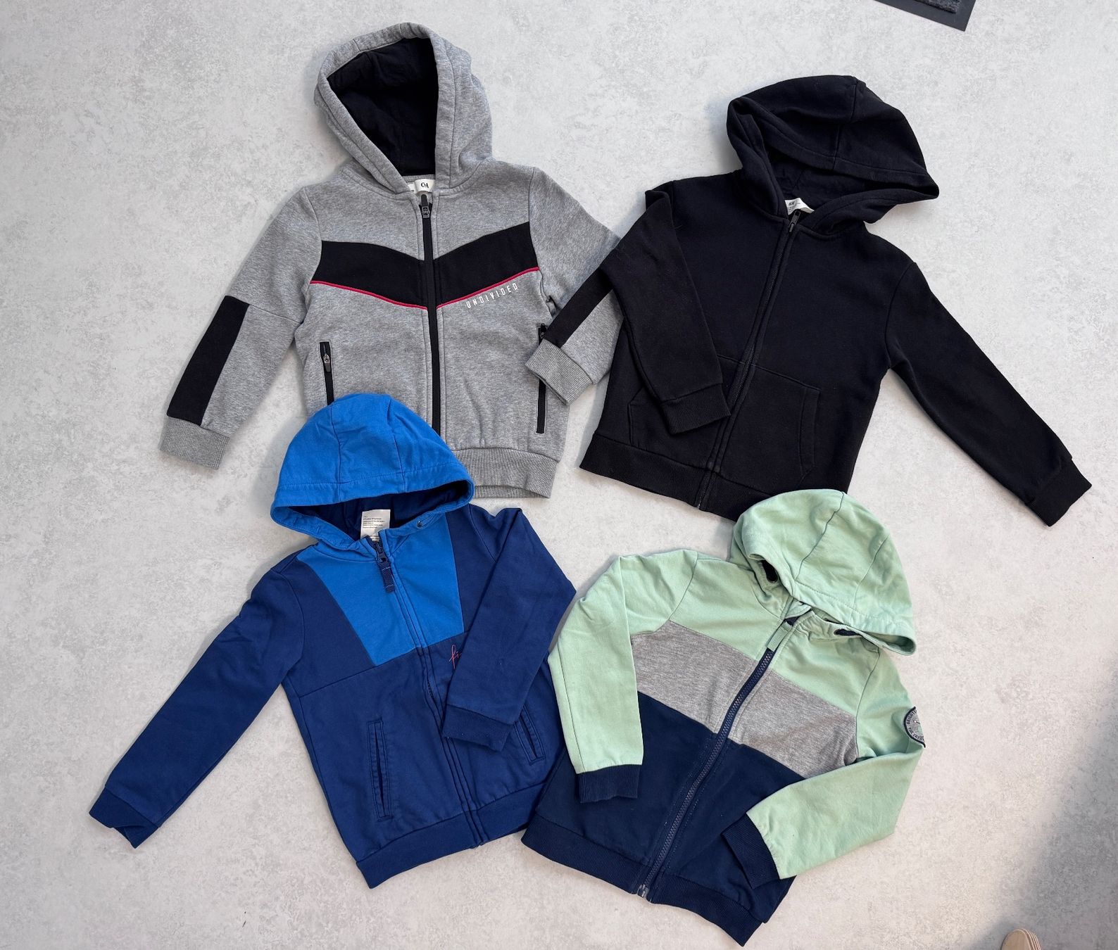 Lotti & Set di vestiti: Sweatjäckli Grösse 110/116 – Usato da Bonaduz venduto da lut_6rts