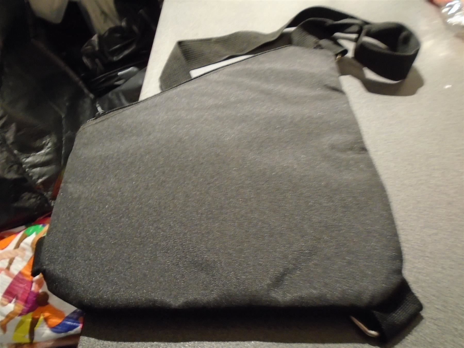 Sacs: Tasche X case, schwarz – D'occasion à Zürich par abraxas1291 1