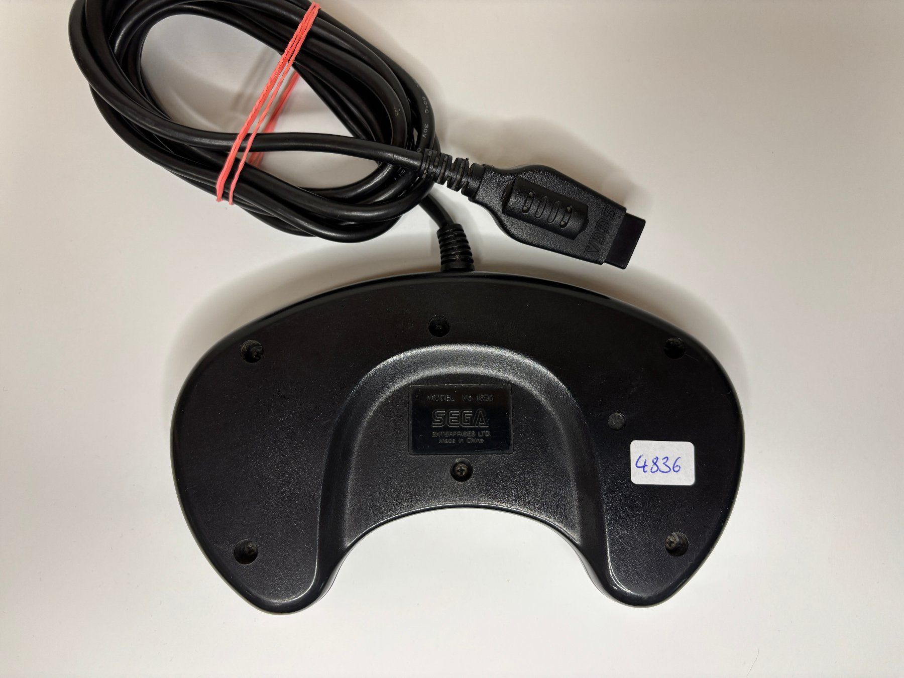 Controller: MD - SEGA Mega Drive Controller – Usato da Allschwil venduto da Bullach 1