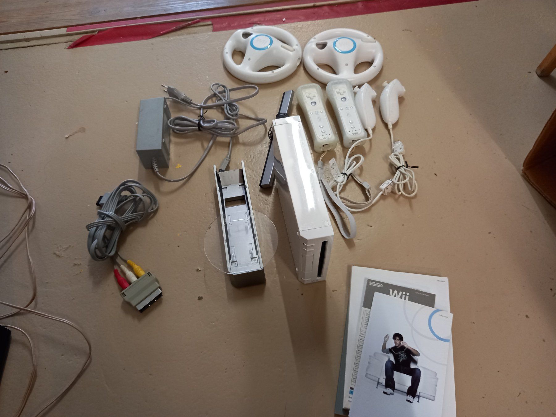 Nintendo Console: Nintendo Wii Konsol – Usato da Prez-vers-Siviriez venduto da Monija70