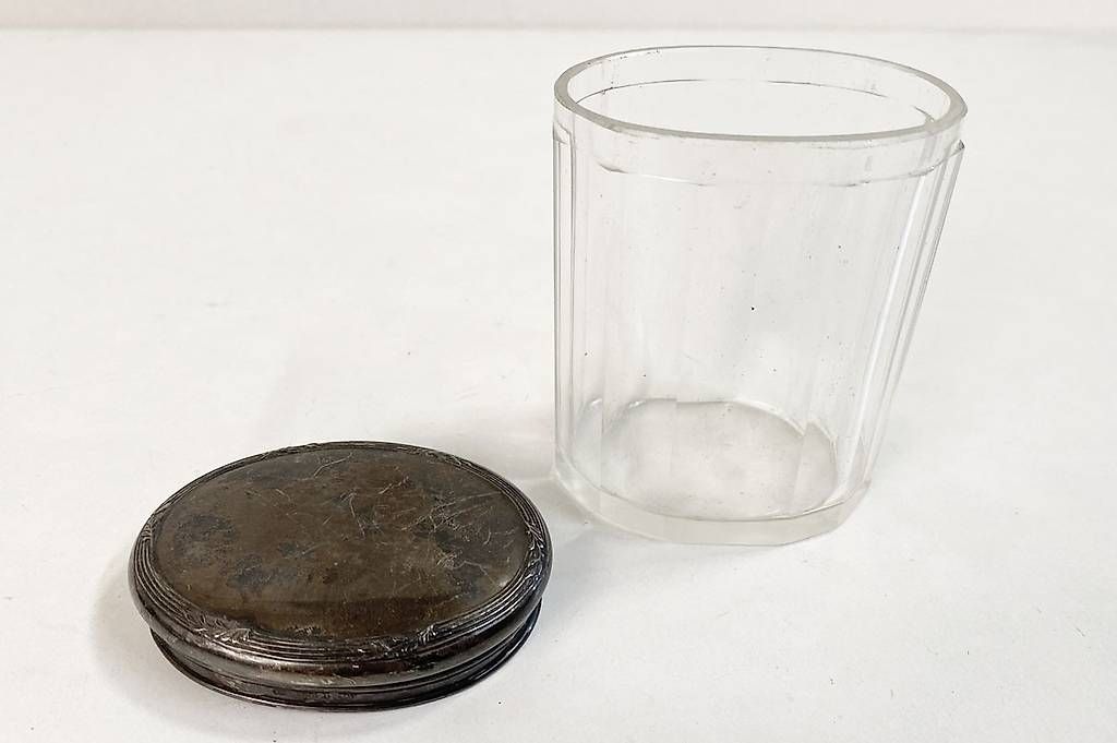 Zuccheriere: Alte ovale Glasdose mit Silberdeckel – Usato da Ballwil venduto da ClassicGallery 1