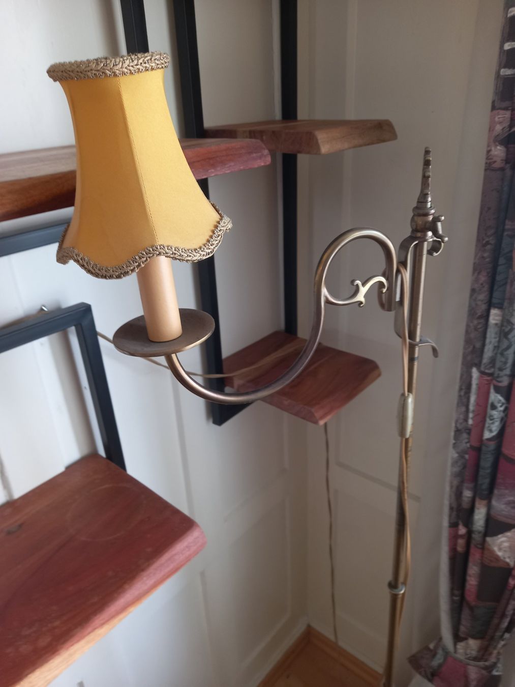 Lampes: Schnügelige Ständerlampe – D'occasion à Rorschach par rumpelschtiltz