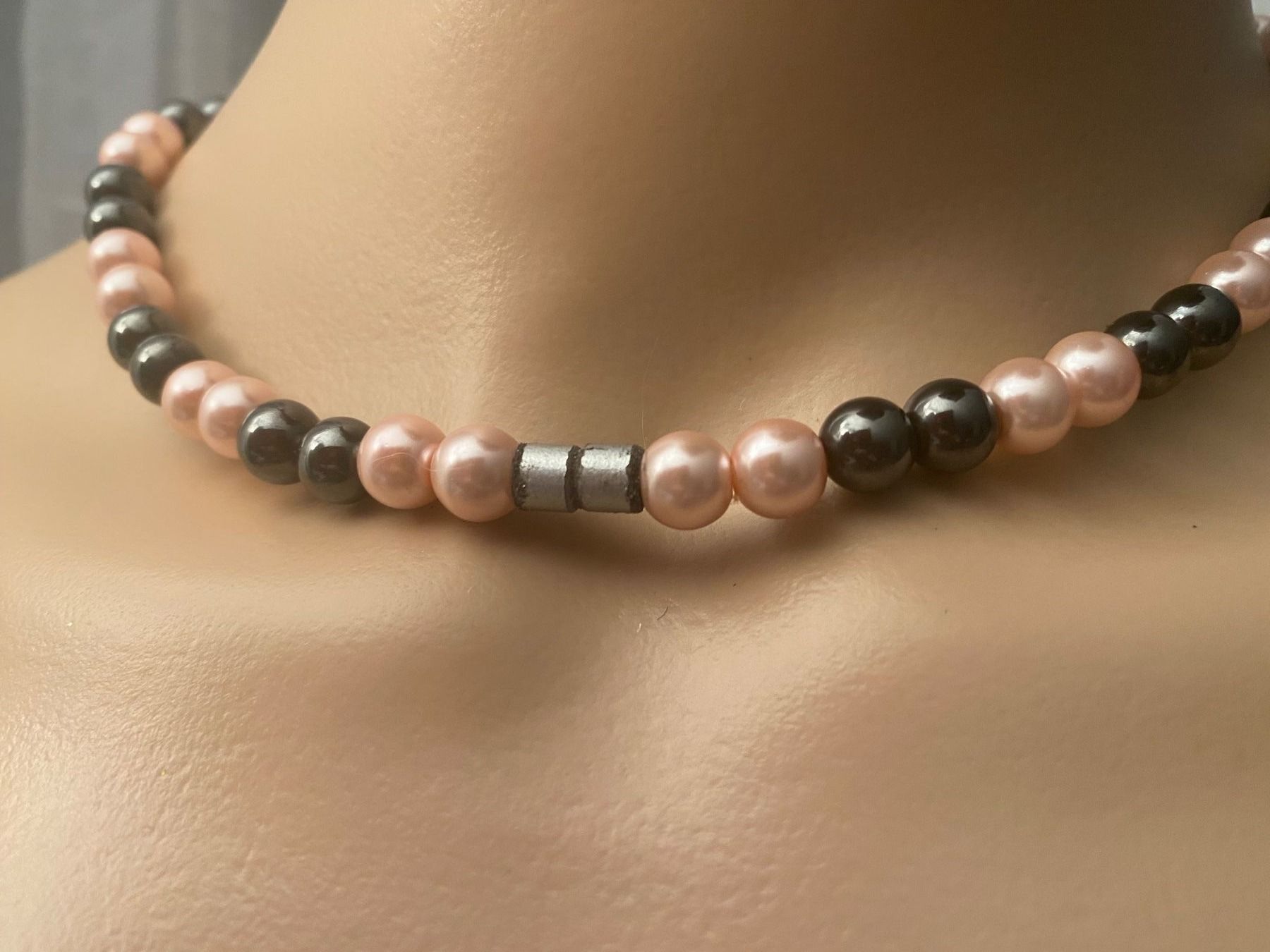 Catenine: Extravagantes grau/rosa Perlencollier Modeschmuck, 43cm – Usato da Winkel venduto da ferrari2022