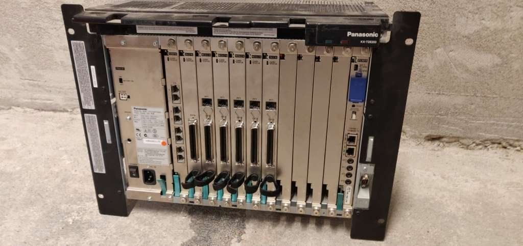 Panasonic Telefoni: Panasonic KX-TDE200 Telefonanlage – Usato da Zürich venduto da initfour