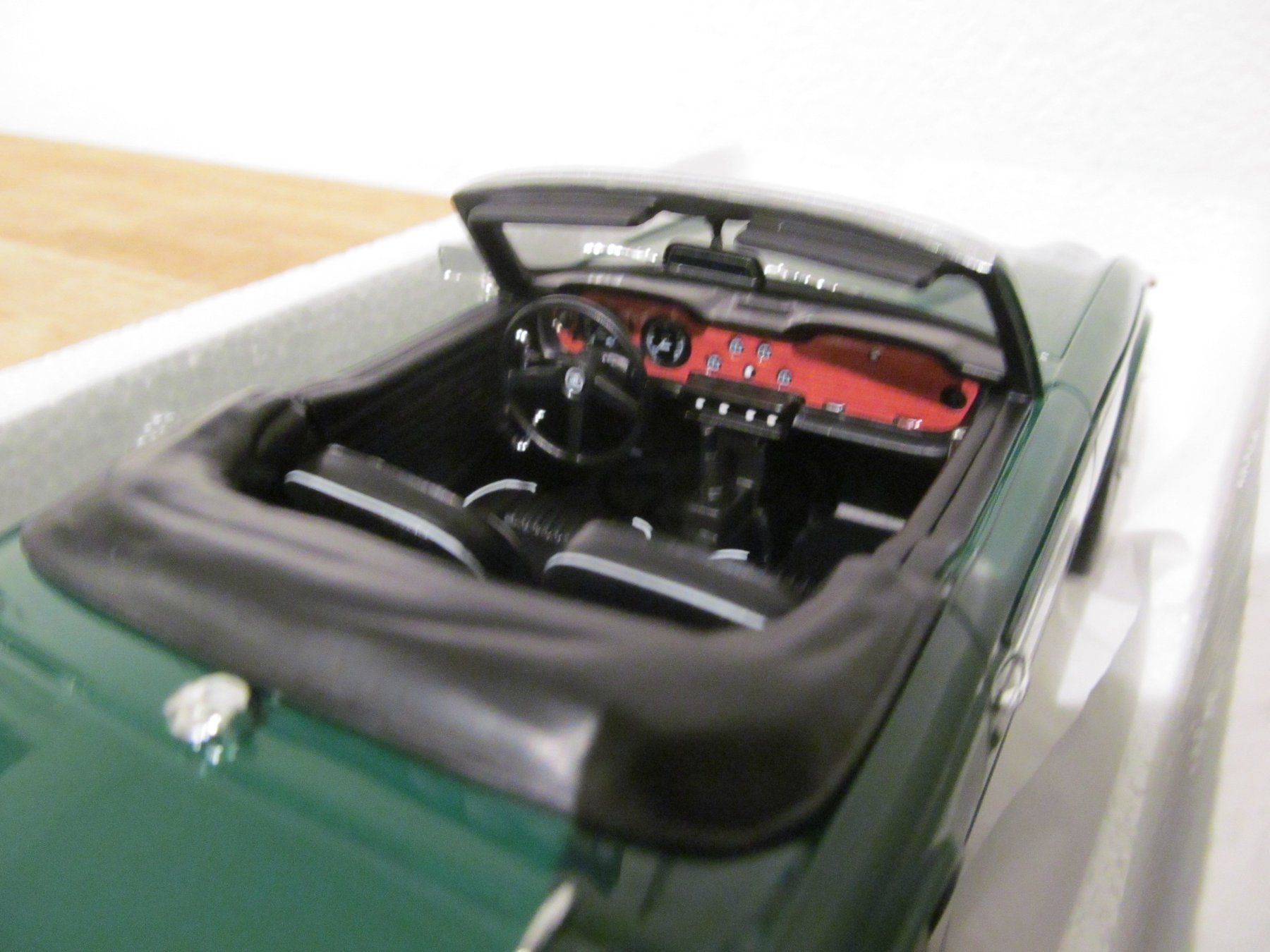 Triumph Modellini d'auto: TRIUMPH TR250  SCHUCO  RESIN 1:18 – Nuovo e nell'imballaggio originale da Grueningen venduto da malamut56 4