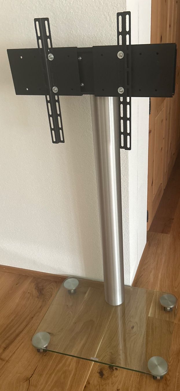 Meubles TV: TV Ständer Metall Glas gebraucht – D'occasion à Schiers par Tini70
