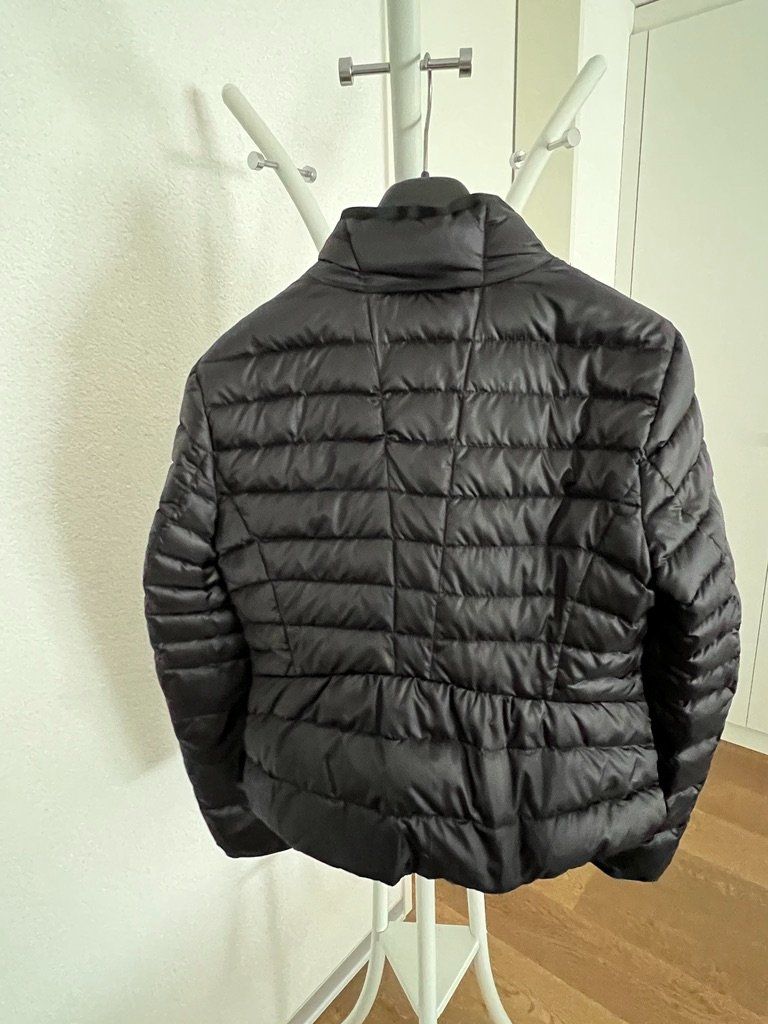 Marc Cain Giacche: Leichte Daunenjacke MarcCain Grösse 3 – Usato da Solothurn venduto da Scoony 2