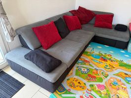 Grosszügiges Ecksofa in L-Form (Grau/Schwarz)