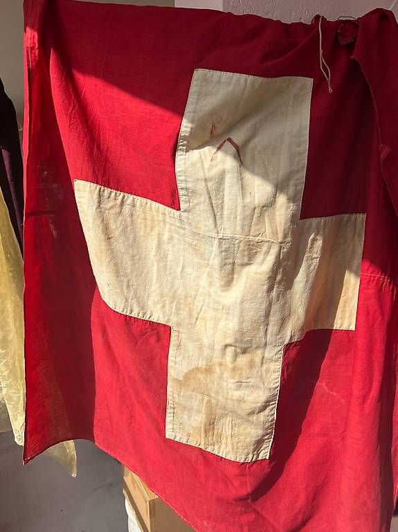 Fahnen: Très ancien drapeau suisse – Gebraucht aus Neuchâtel von alexandrigor 3