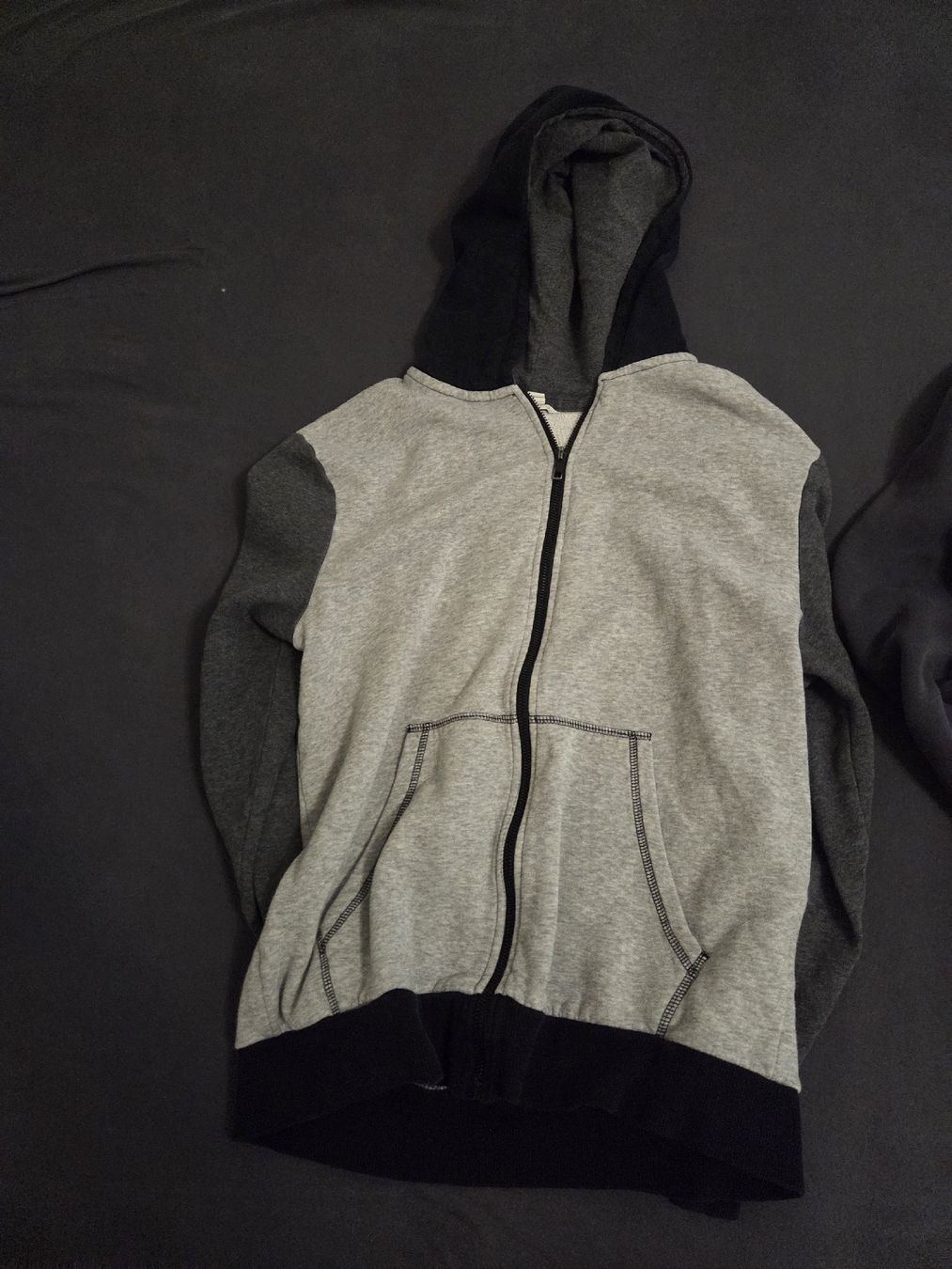 Maglioni & Felpe: Pullover mit Kapuze, Markenkleidung, grau, Grösse 164 – Usato da Allschwil venduto da actofighter 2