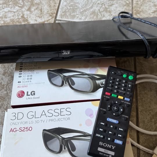 Sony Lettore multimediale & Streamer: Lecteur DVD 3D avec 2 Lunettes – Nuovo (secondo la descrizione) da Marly venduto da may_j75b 2