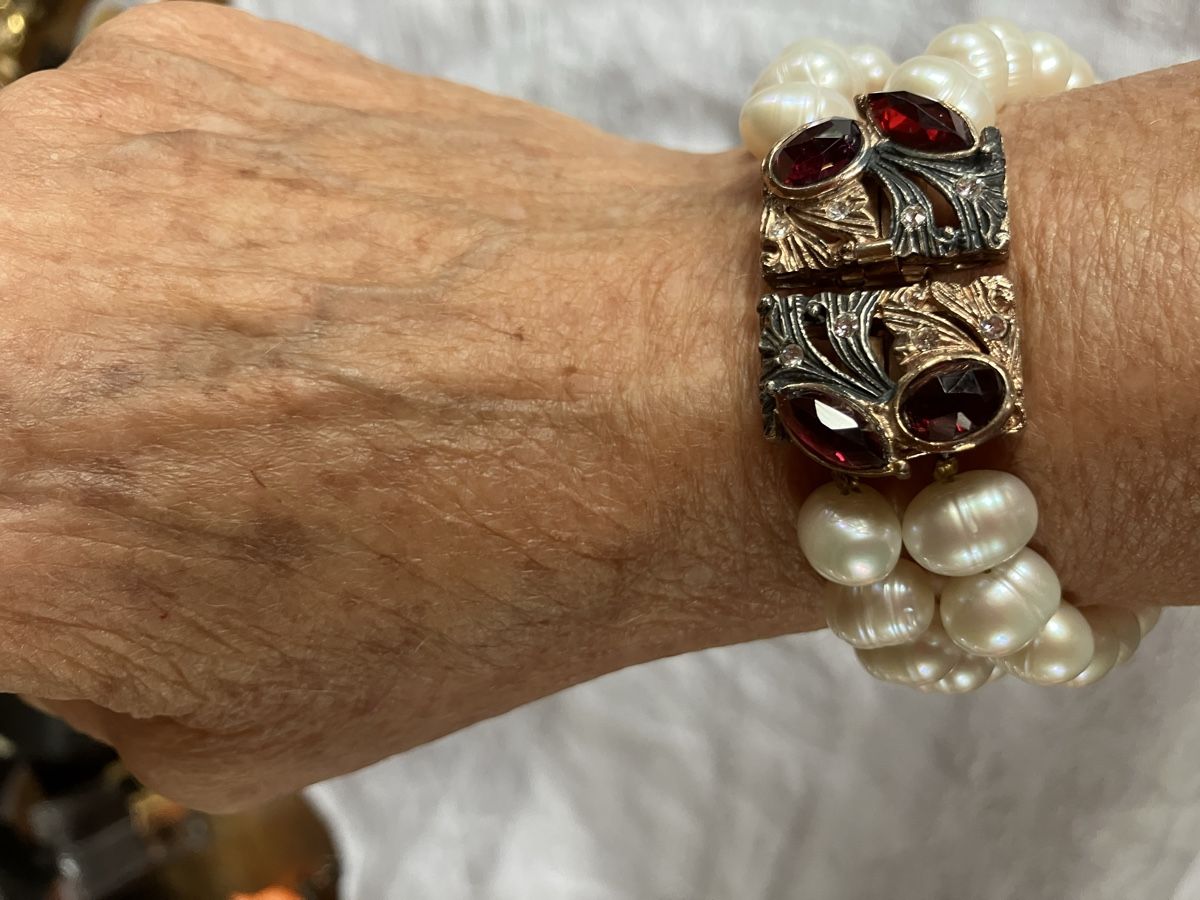 Bracciali & Braccialetti: Armband doppelreihig, echte Suesswasserperlen – Usato da Bassersdorf venduto da groovygremlin