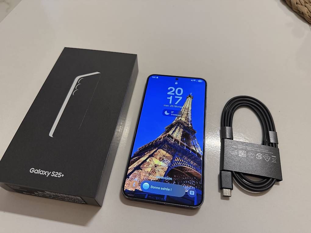 Telefoni cellulari / Smartphones: Samsung Galaxy S25+ Blueblack - 512 gb – Usato da Delémont venduto da Virus44