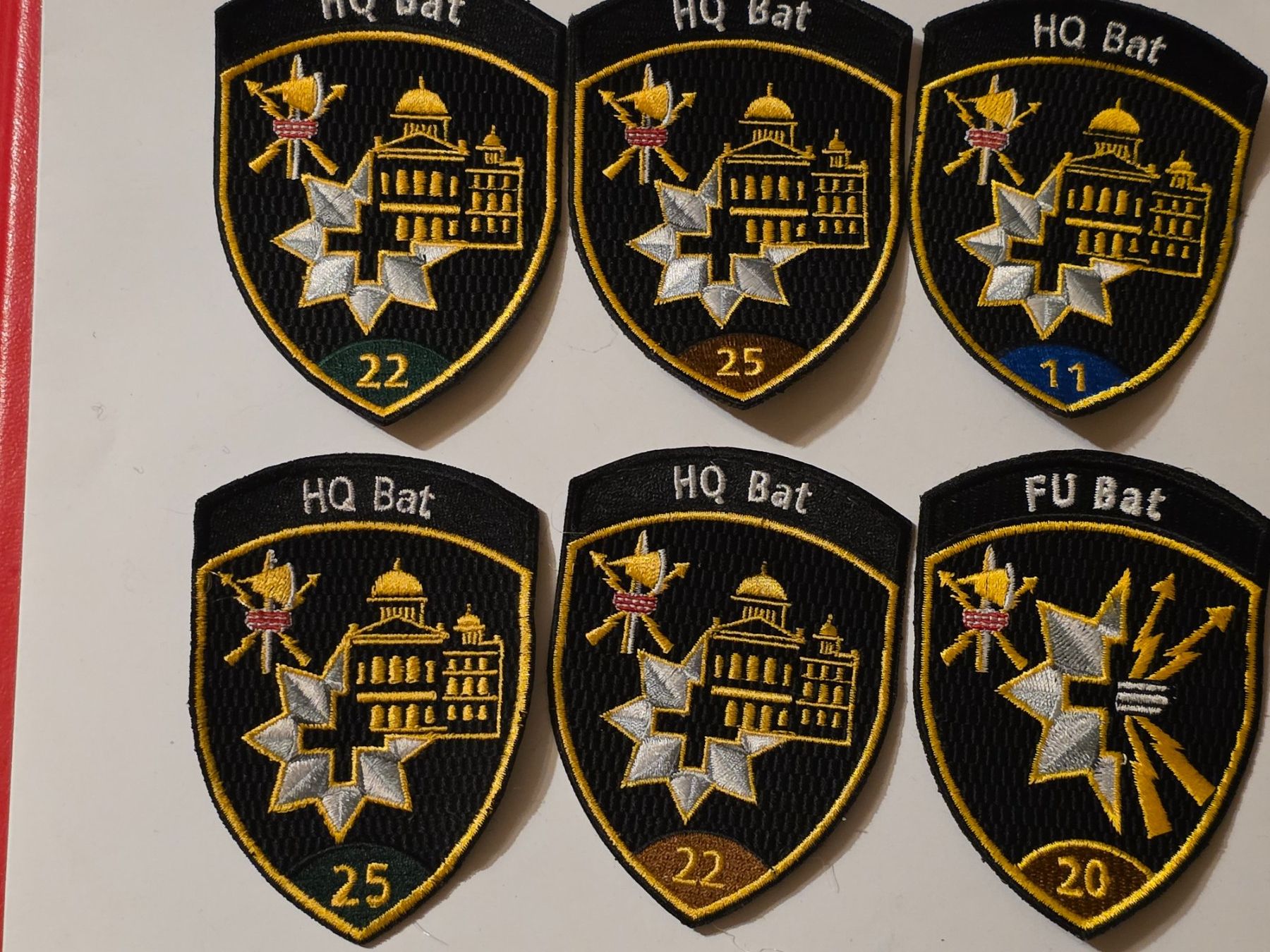 Schweizer Armee Placchette & Badge: 6 Stück HQ Bat divers originaux – Usato da Prangins venduto da AdjEM08