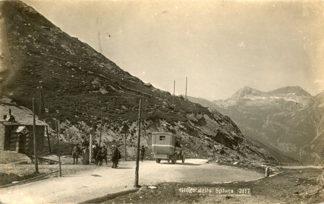 Cartes postales: Splügen   GR   -    Postauto  im Rheinwald – D'occasion à Brig par Valcards54
