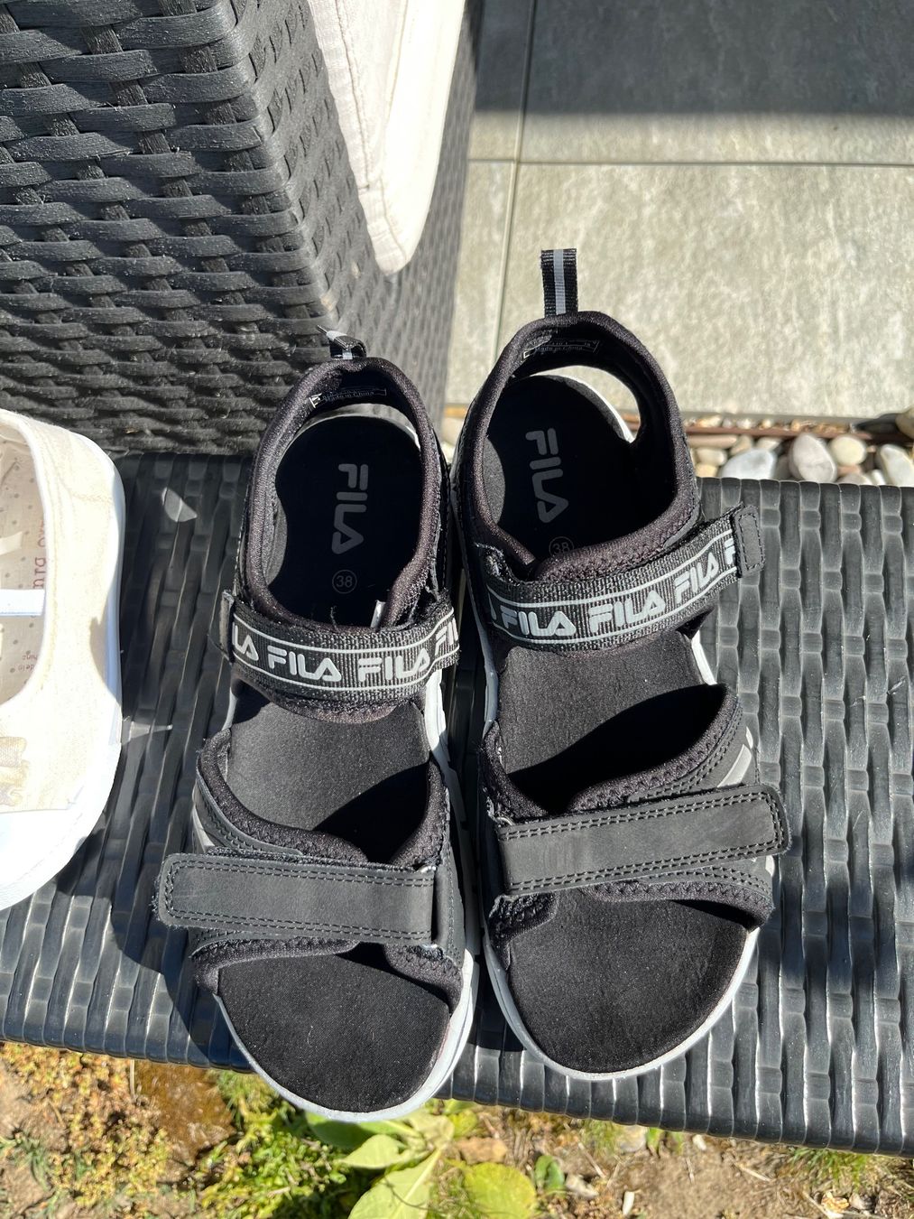 Fila Scarpe per ragazzi: Fila Sandalen schwarz Grösse 38 Kinder – Usato da oftringen venduto da rai_lb5s 3