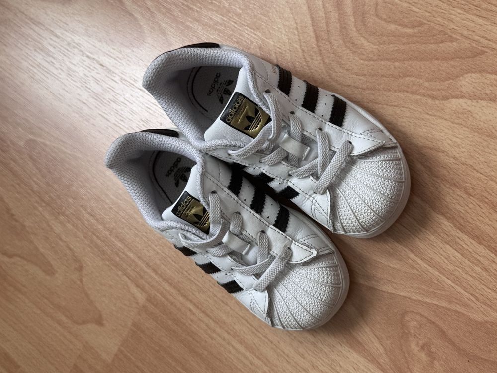 Adidas Scarpe per ragazzi: Chaussures Adidas Superstar Bébé, taille 25 – Usato da Neuchâtel venduto da Manita2012 1